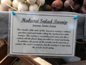 Hakurei Salad Turnip, en haut à gauche